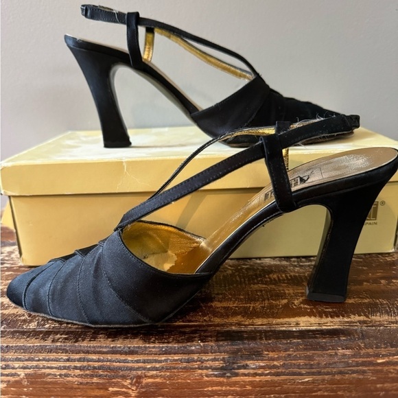 Allure Black Satin evening shoe size 8. - Picture 3 of 5